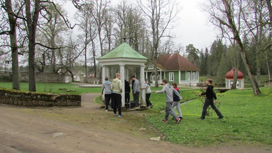 Palmsen kartanon ympäristön rakennelmat ja maisemat olivat komeita. Kuva Olli Kemilä