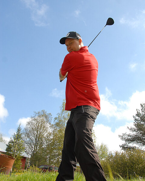 Toni Vihavainen lupaa, että golf sopii lajiksi melkein kaikille.