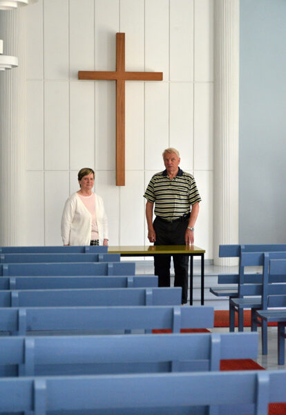 Leena Olenius ja Olavi Henttinen toivovat, että nuoretkin lähtisivät mukaan rukoushuoneyhdistyksen toimintaan.