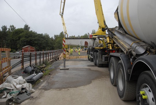Strömman sillan valu kestää noin puoli vuorokautta. Betonia kuluu noin 250 kuutiota.