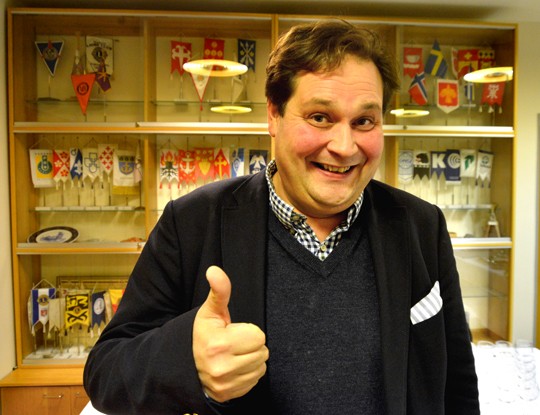 Keikkaa pukkaa: viime viikolla Jethro Rostedt vieraili Perniön kunnantalossa ja puhui asuntokaupan näkymistä.