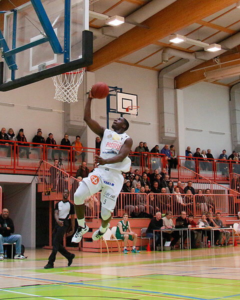 Henry Pwono on tehnyt hyvää jälkeä PeU:n riveissä. 201-senttinen pelaaja on myös joukkueensa pisin pelaaja.