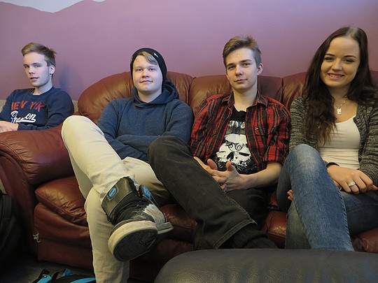 Joni Arell (vas), Akseli Poso, Miska Hillgen ja Karoliina Kemilä ovat jo ehtineet hankkia monipuolista työkokemusta. Silti vain Akselin työpaikka tulevalle kesälle on varmistunut.