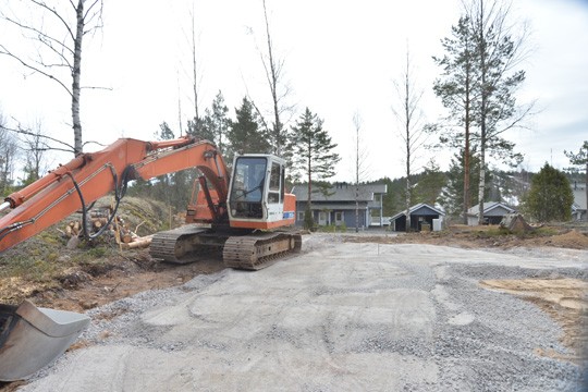 Lanskalanmäki kaavoitettiin Perniön kunnan aikaan. Matkalle on mahtunut muun muassa markkinointiyhteistyötä Honkarakenteen kanssa. Alueella on kaksi uutta rakennusta, joista toinen on tyhjillään. Yhdellä tontilla ovat maanrakennustyöt käynnissä.