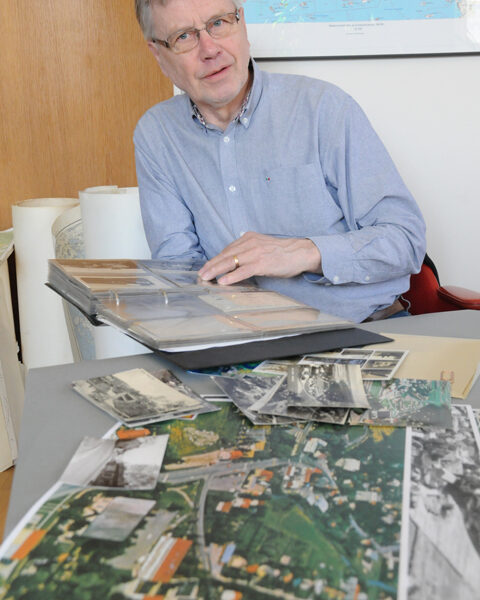 Antero Peijosen postikorttikokoelma kertoo tarinaa.