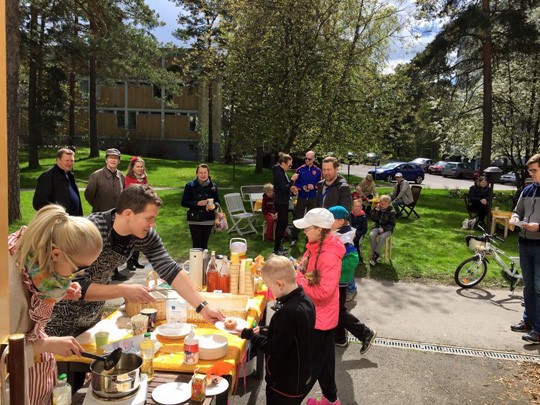Munkit tekivät kauppansa viime keväänä aurinkoisessa säässä. Kuvan lähetti Antti Oksa.