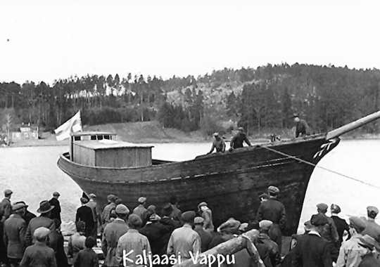 Kaljaasi Vapun vesillelasku vappuna 1947 veti paljon yleisöä.