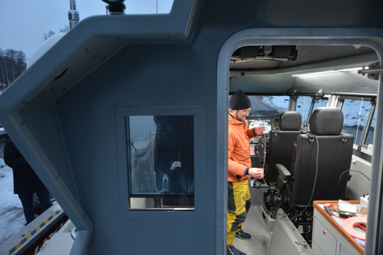 Omaniin lähtevän poliisiveneen viimeisiä mittauksia tehtiin tiistaina. Työssä on Aleksi Pihkanen.