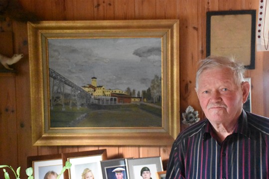 Rainer Johansson ja Kosken asemaseudulla asuneen Valtteri Lönnqvistin ikuistama Aijalan rikastamo.