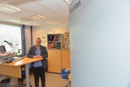 Karhulahtia on mukana päättämässä muuallakin; Arttu Karhulahden veli nousi valtuustoon Halsualla. -Se kisa olisi kyllä kaihertanut hävitä, vitsailee tuore salolaisvaltuutettu.