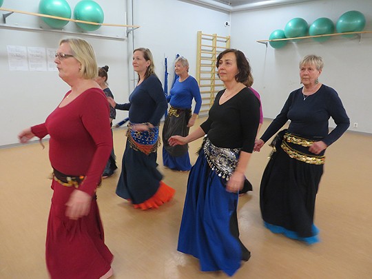 Niilin Liljat on harjoitellut Marion Christodouloun (edessä) johdolla reilusti yli kymmenen vuotta.