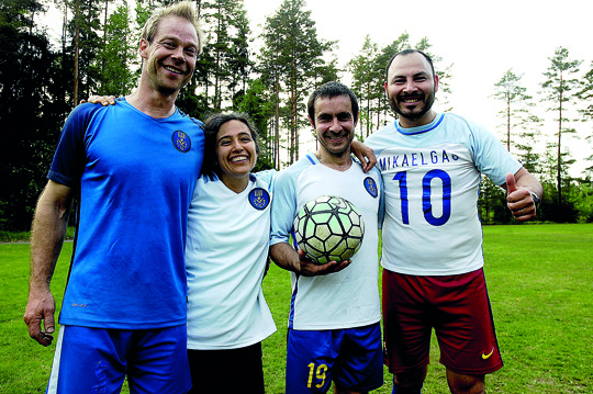 Jalkapalloilun pitää olla iloista toimintaa! Tätä mieltä ovat ainakin Jussi Mattila (vas.), Andréa Vannucchi, Leonardo Nieva ja Jorge Gamay..