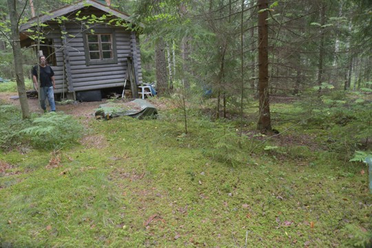 Börje Silventoinen toivoo, että marjastajat ja sienestäjät kiertäisivät pihat riittävän kaukaa.