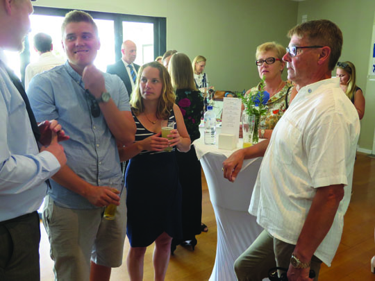 Salolaislähtöinen Tuukka Heinä (vas) asuu nykyään Perthissä. Hänellä ja Teresa Annesella on pieni tytär. Vanhemmat Päivi ja Pauli Heinä tulivat jälleen reilun kuukauden vierailulle poikansa luokse.