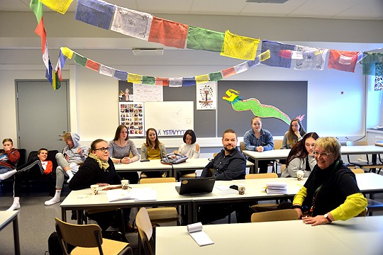 Osa konsertin taustavoimista piti palaveria pääsiäisen alla; vas. Luukas Hjerp, Juha Reiman, Oskari Tunnela, Maria Rainio-Alaranta, Saara Muuri, Kaisa Kaartinen, Aino Alaranta, Pekka Laakso, Tilda Saali, Aada Juvonen, Hanna-Liis Paljak ja Pirkko Korhonen.