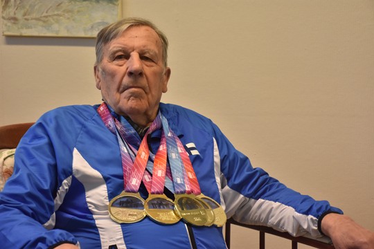 Lauri Helle toi Madridista rinnuksentäyden mitaleita.