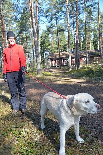 Kirsi Kuussaari ja Tilli katsastivat karnevaalimaastot.