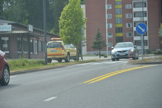 Destian auto kolusi Perniötä tiistaina.