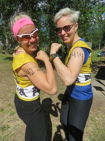 Ystävykset Hanna Lehtonen (vas) ja Päivi Kainulainen ovat aloittaneet triathlonin vasta tänä vuonna.