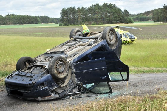Auto vaurioitui ympäriajossa kauttaltaan.