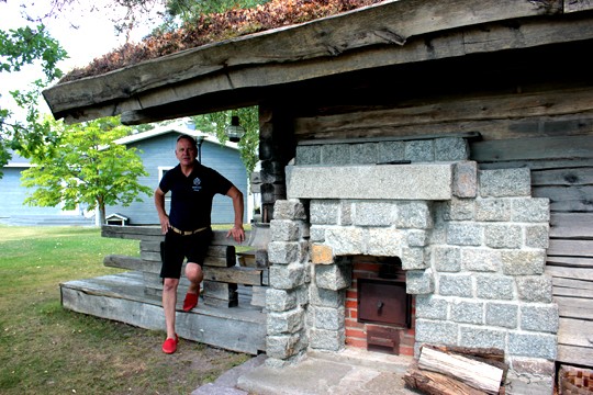 Hannu Bastmanin savusauna lämmitetään ulkopuolelta.