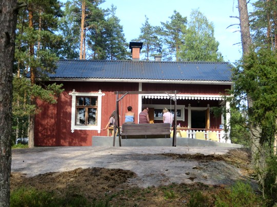 Kirbackan sauna on kovassa käytössä koko heinäkuun.