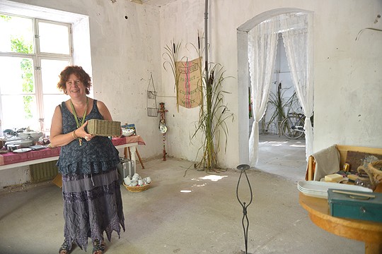 Tässä tilassa on tulevaisuudessa esillä animaatioelokuvista tuttuja nukkeja ja muuta esineistöä, kertoo Katariina Lillqvist.