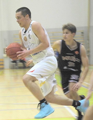 Teemu Jarhio nähdään ensi talvenakin Perniön hallin parketilla. Kuva Hannu Brusila.