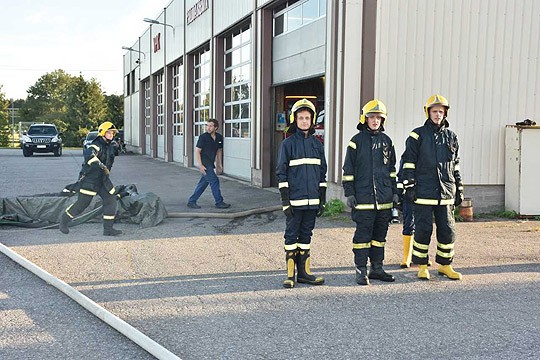 Harjoituksen lähtölinjalla Daniel Lilja, Kasperi Kakko ja Viljami Lehtinen.