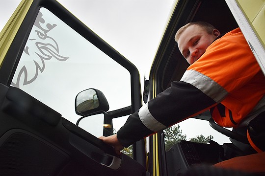 Eetu Saarinen on jo kaksi päivän keikkaa Säkylään tehnyt, ajo jatkuu seuraavana aamuna.