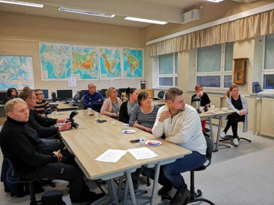 Saurun koulun oppilaiden vanhemmat olivat koolla keskiviikkoiltana.