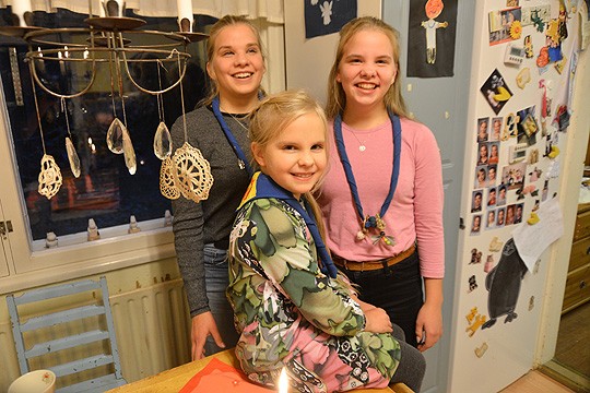 Huivit kertovat Kannon sisarusten harrastuksesta; Pieta, Charlotta ja Wilhelmiina kuuluvat Pyhän Laurin ritareihin.