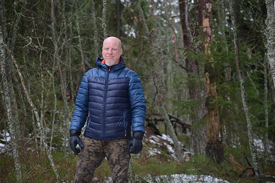 Kai Schneider toivoo, että vanhoja metsiä suojeltaisiin nykyistä enemmänkin. Schneider kuvattiin Teijon kansallispuistossa.