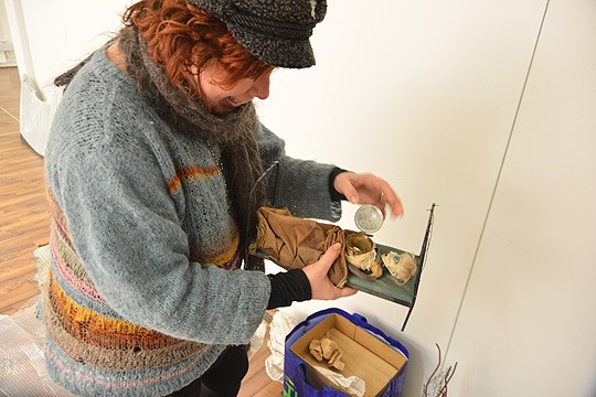 Katariina Lillqvistin elokuvissa käytettyjä nukkeja tulee esille Teijolle.