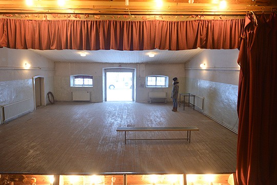 Näyttämö jää ja salin ilme säilyy, vaikka remontti tehdäänkin, kertoo Laura Lahtinen.