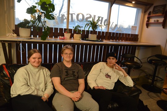 Anniina Hurme, Teemu Työppönen ja Unto Salminen sanovat, että outoa olisi olla ilman ystäviä.