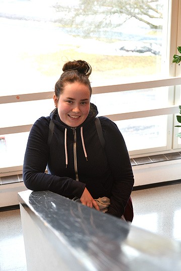 Ullariikka Eriksson kirjoittaa seitsemän ainetta. Toisen koeviiikon keskiviikkona urakka oli jo loppusuoralla.