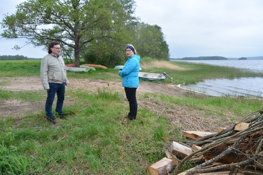 Kirkkojärven rannassa pidetään helatorstaina talkoot ja sen perään kyläyhdistyksen kokous, kertovat Pertti Vallittu ja Arja Vainio.