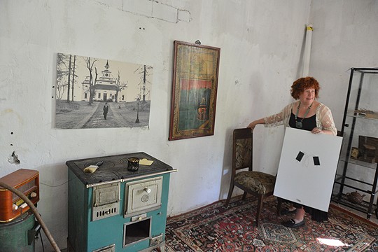 Kulttuurimeijeriin kerätään muun muassa Bremerin tekstejä. Kuvassa seinällä Bremeriksi on puettu Tomàs Grund.