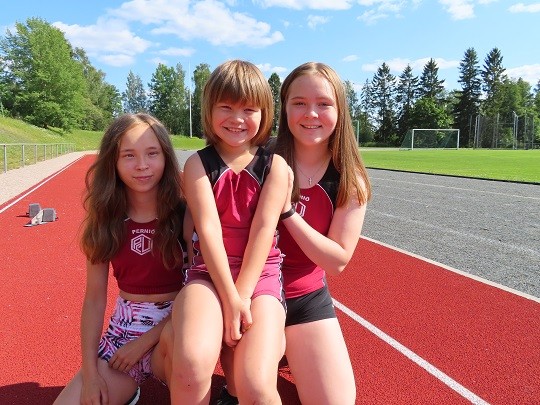Lili (vas), Eveliina ja Liinu Jokela pitävät yleisurheilusta.