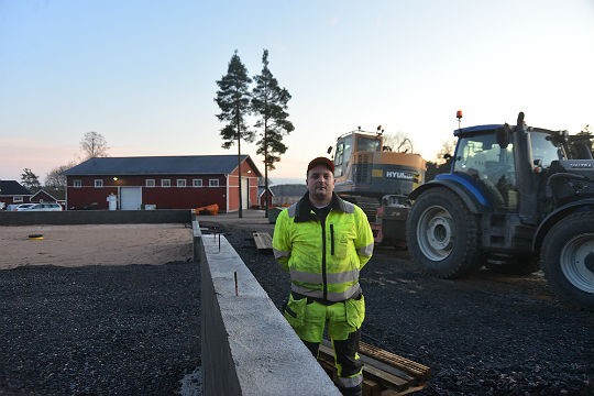 Matti Hakamäki Oy:n työmaat ovat parhaillaan Salon seudulla. Lähin niistä on oma: rakenteilla on uusi konehalli Särkisaloon.