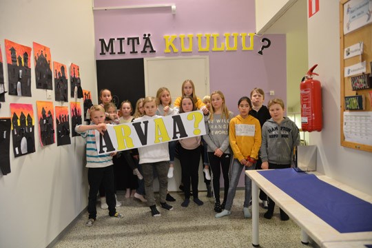 Mitä kuuluu? tekstit Salon kouluissa ovat osa lasten ja nuorten hyvinvointisuunnitelmaa. Saurun koulun 5-6 -luokkalaisilla oli eilisaamuna vastaus valmiiksi tulostettuna.