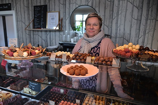 Etualalla kuvassa on lautasella