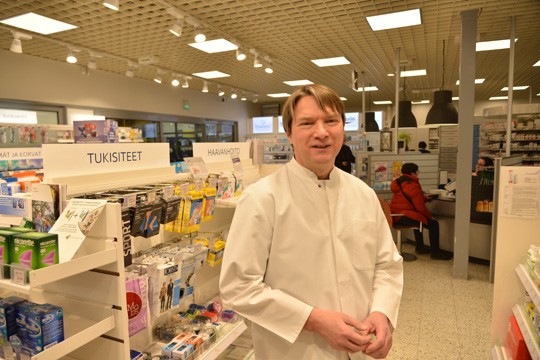 Timo Stoor toimii ensimmäistä viikkoa Perniön apteekkarina.