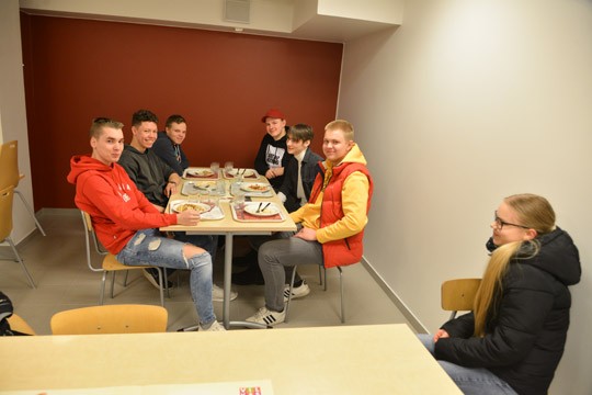 Karlo Lintula, Erik Lindroos, Santeri Alkio, Oskari Salonen, Unto Salminen ja Allan Leino ovat kaikki aikeissa tehdä kesällä myös töitä. Anni Lehtisellä työpaikka kesäksi jo on.