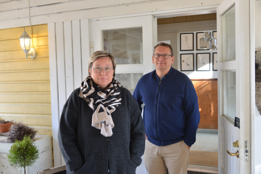 Nina ja Petri Sirén sanovat, että kevään tapahtumien perumienn tuo ison loven vuoden suklaamyyntiin.