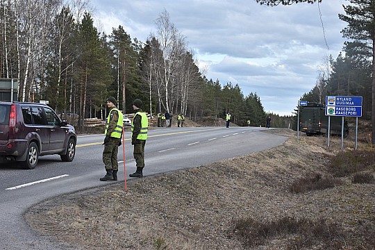 Rauhallista on ollut, totesivat Uudenmaan prikaatin varusmiehet lauantaina kantatie 52:n tarkastuspisteellä.