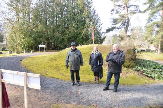 Juha Hekkala, Erja Alander ja Pentti Palm ovat osaltaan kantaneet kortensa kekoon pääsiäispolun valmistelussa.