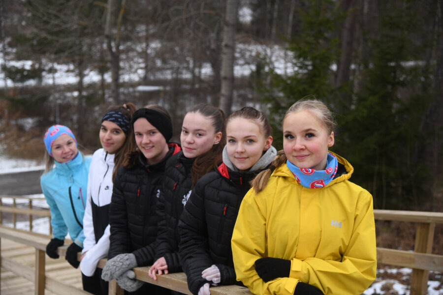 Sisun B-tyttöjen lentopallojoukkueen edustusta uusilla kuntoportalla.